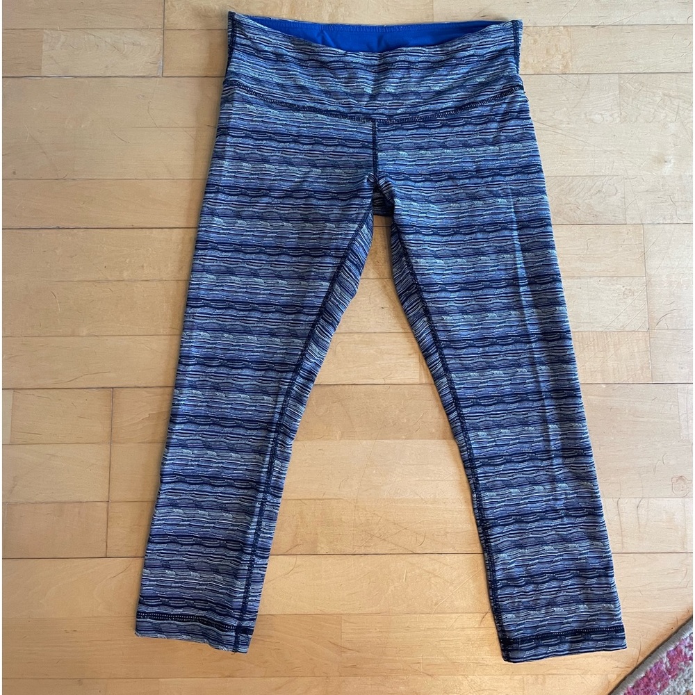 Cropped herringbone-like lululemon leggings